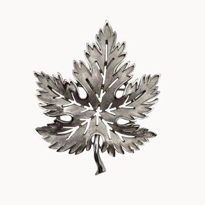VTG Brooch Trifari Signed Silver Tone Maple Leaf Figural Autumn Harvest Fall Pin